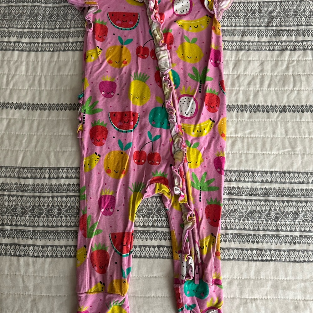 ⭐️2/$20⭐️ Little Bum Bums zippie